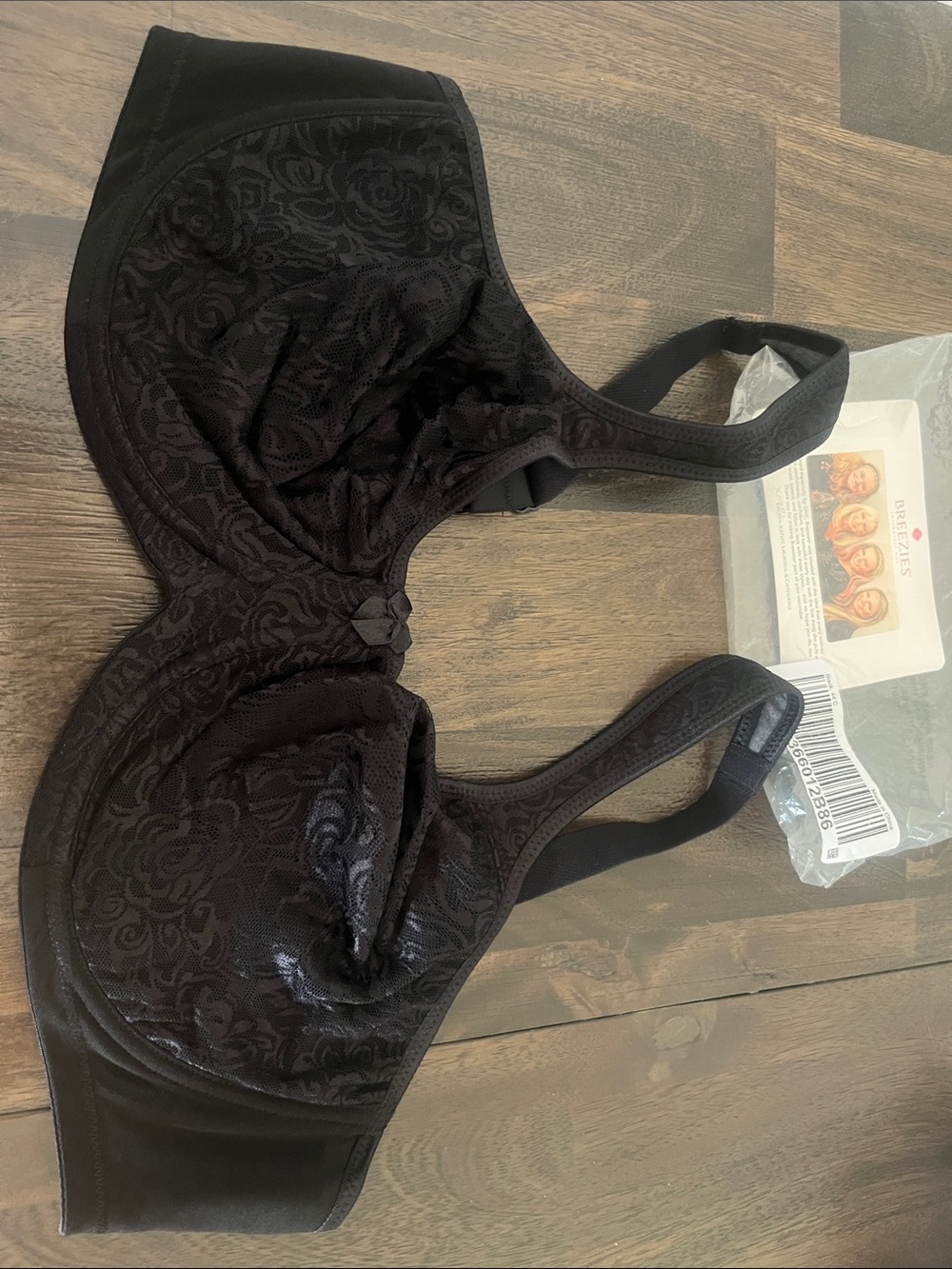 Breezies 44C 44 C NWOT with packaging Black Floral Lace Full Coverage Bra